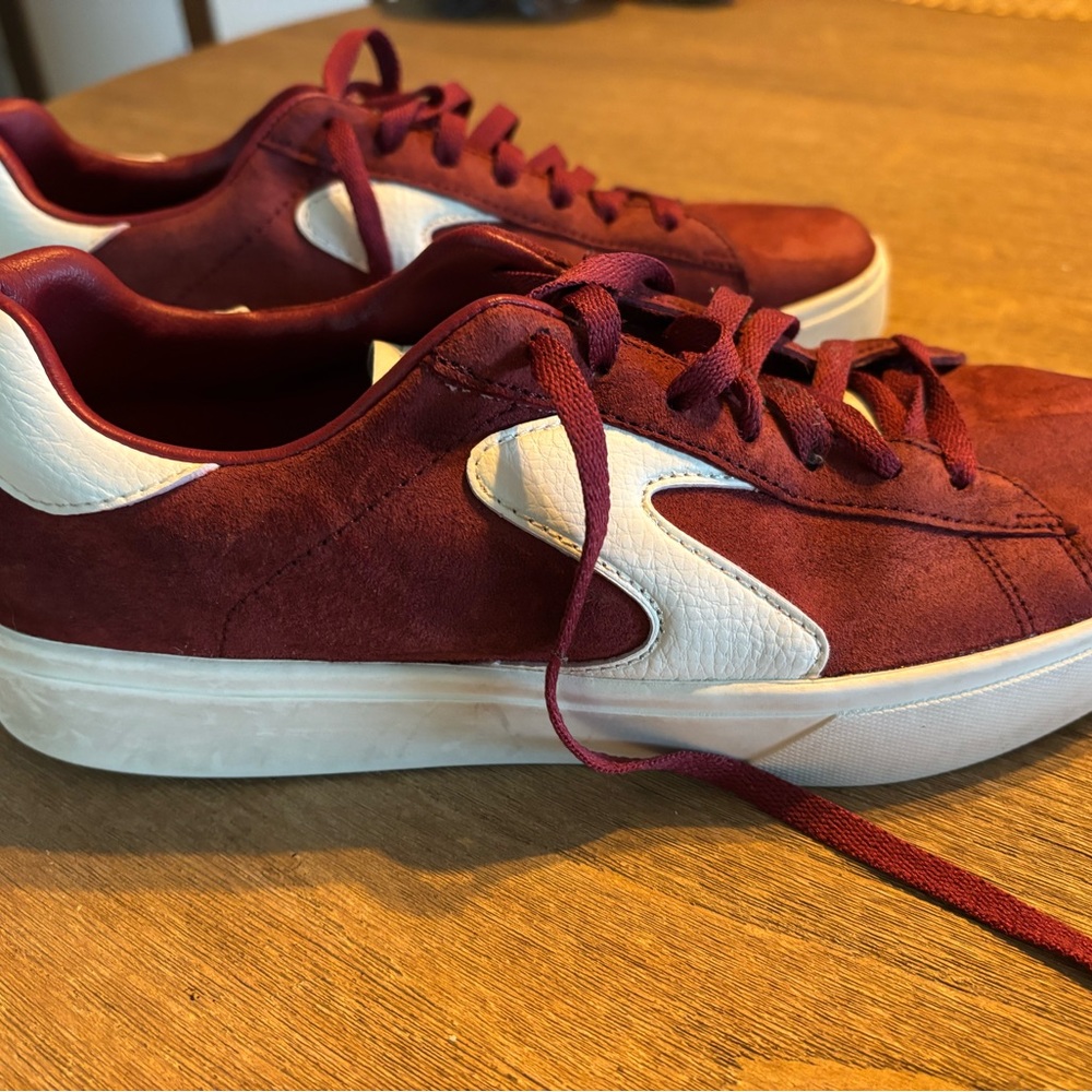 SketchersBurgundy and White Sneakers, Comfort